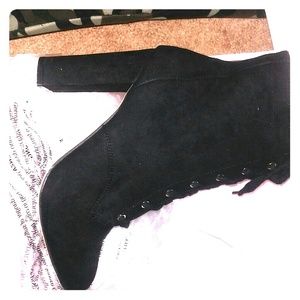 Autumn Laceup booties